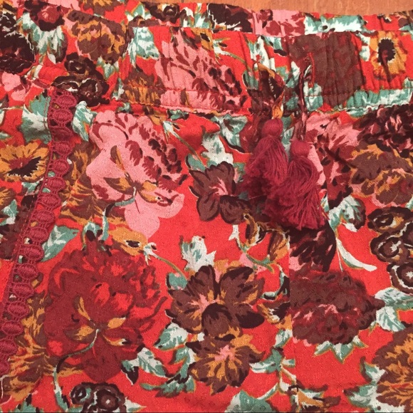 🌸🌼Boho Chic Ecote Floral Shorts🌼🌸 - Picture 4 of 5